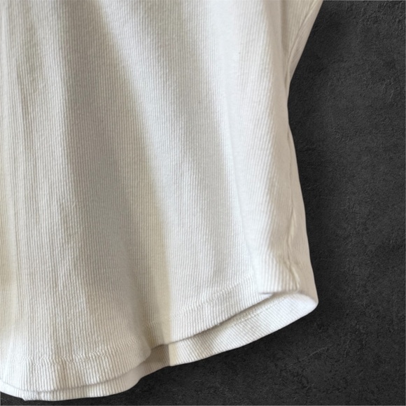 Pilcro Ribbed Henley Tee Any way you button it, the Andie is essential. Crafted - Picture 6 of 13